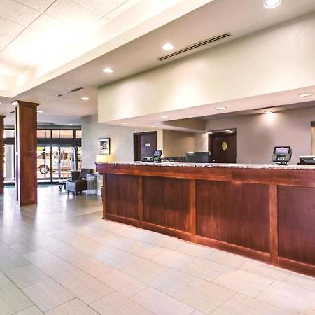 Norwood Inn & Suites Milwaukee Butler Exterior foto