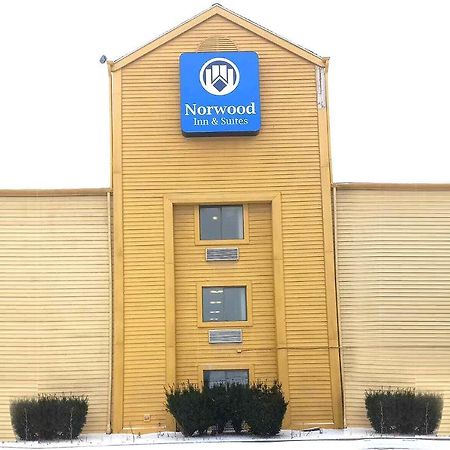 Norwood Inn & Suites Milwaukee Butler Exterior foto